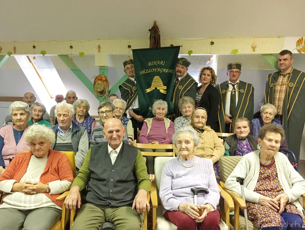 A Fényes-házban járt a Bihari Mézlovagrend 23